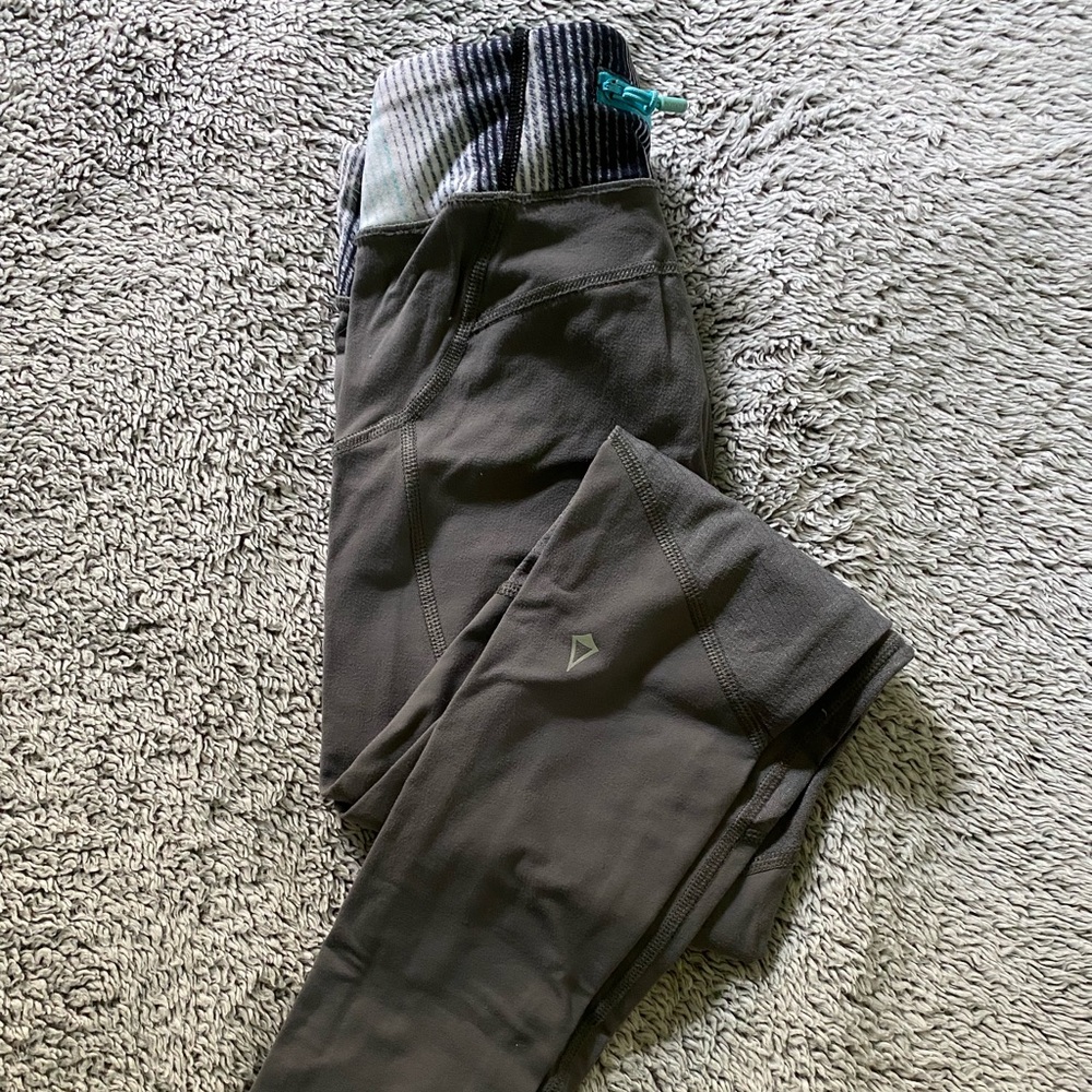 Ivivva girls full length leggings